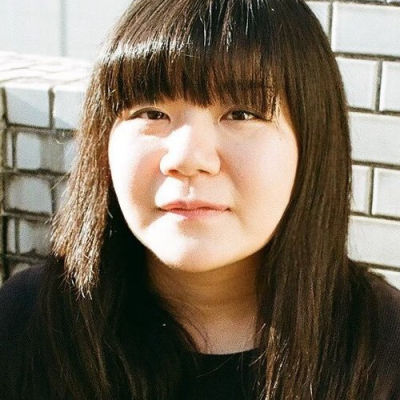 YI